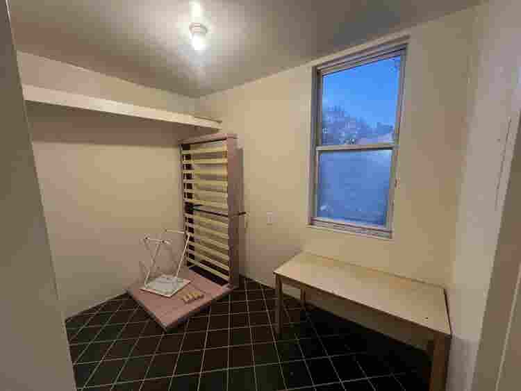 Spacious Room - Near Metro Northh