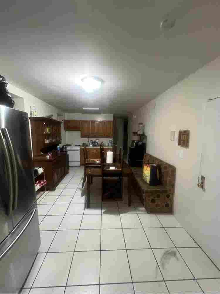Spacious Room - Near Metro Northh