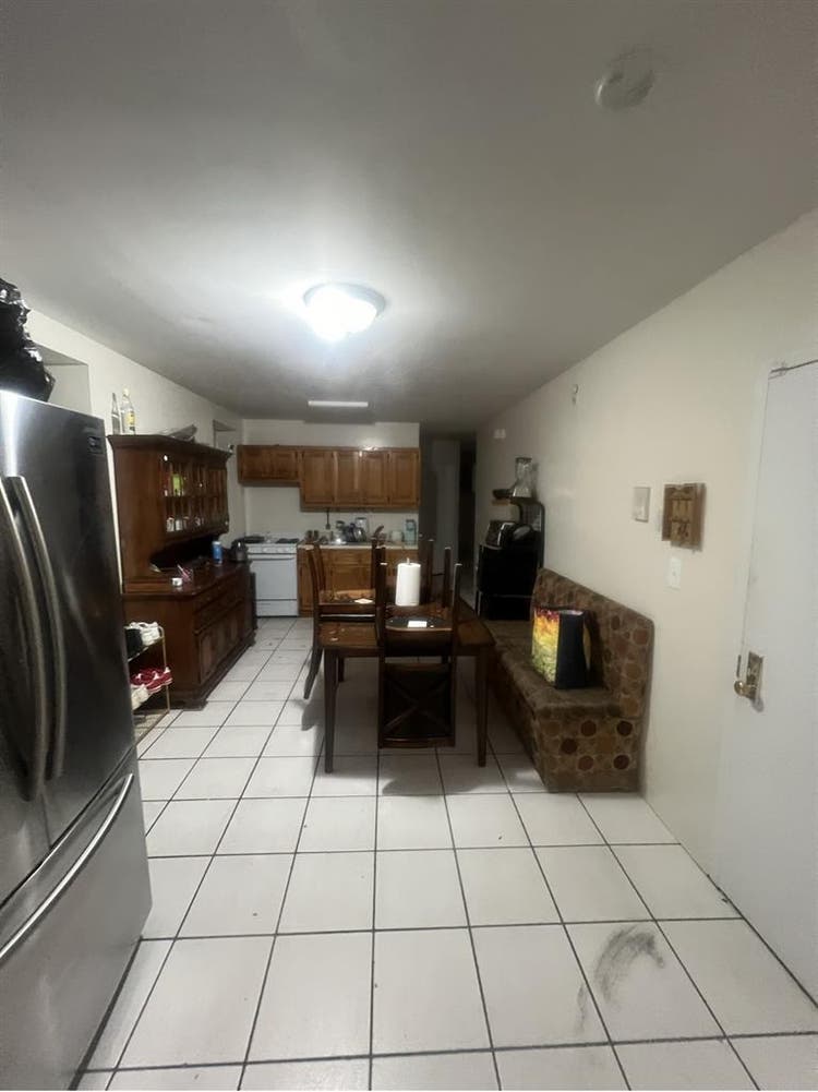 Spacious Room - Near Metro Northh