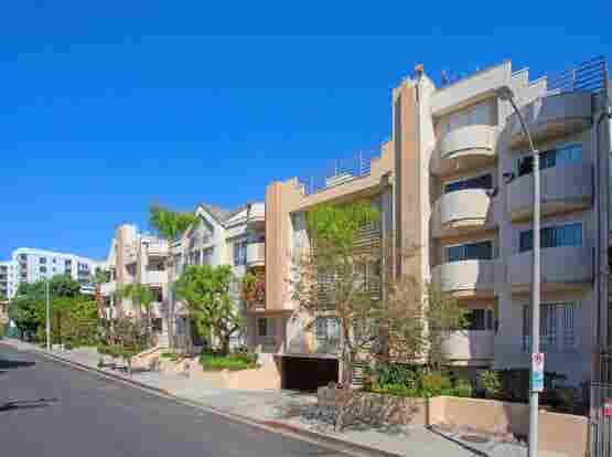 Beautiful apartment off sunset