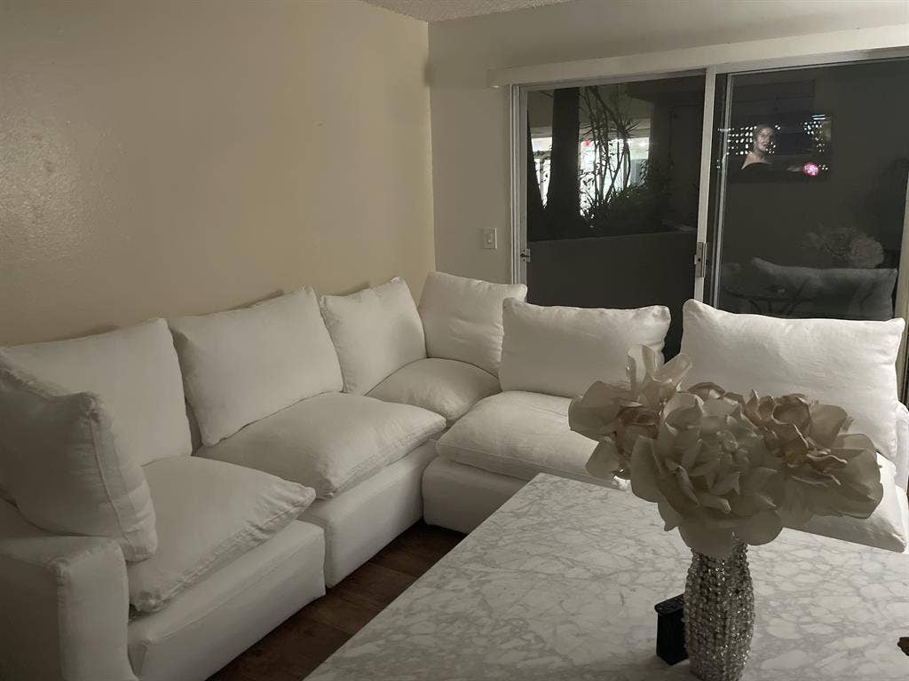 Beautiful apartment off sunset