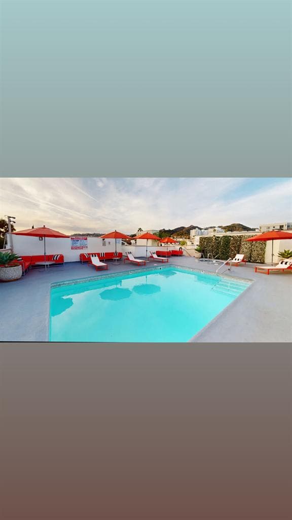 Beautiful apartment off sunset