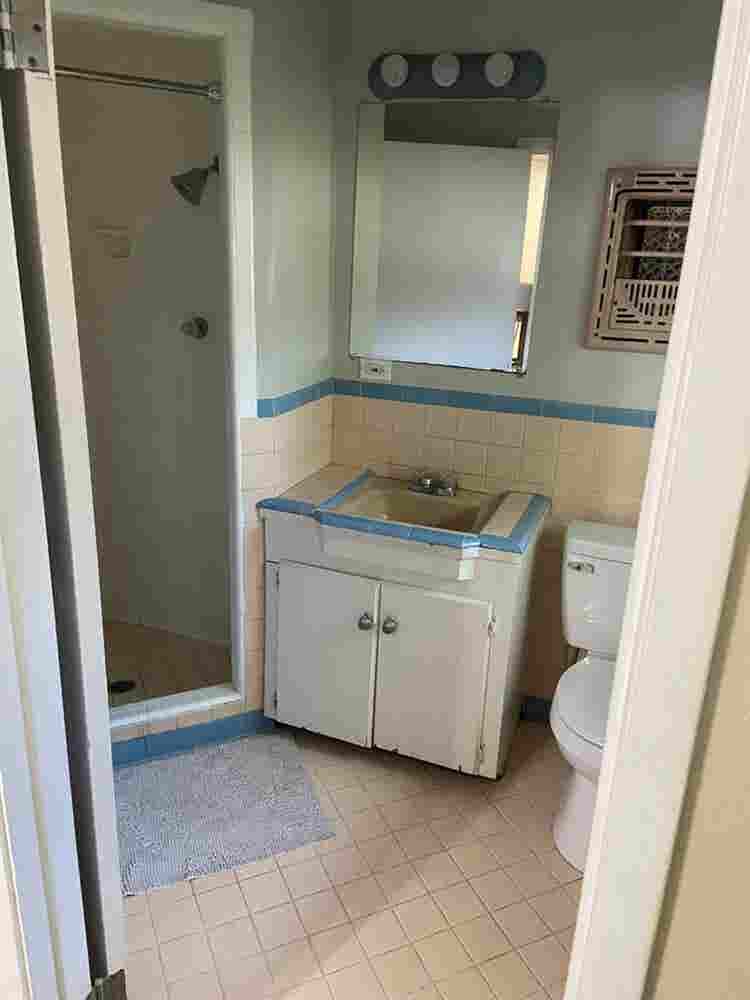 Furnished room with pvt bathroom