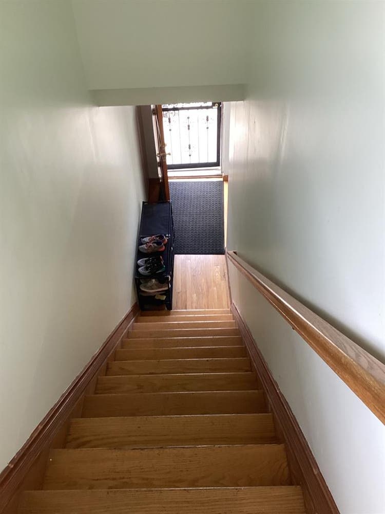 Maspeth small room/ pvt/house/