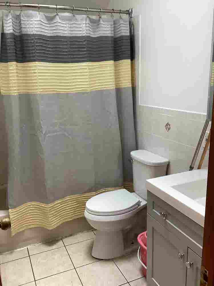 Maspeth small room/ pvt/house/
