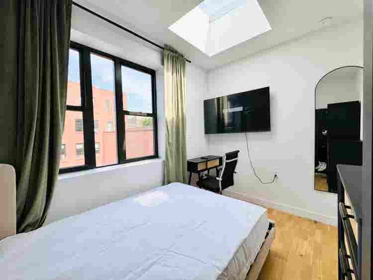 Dekalb Ave – Laundry + rooftop