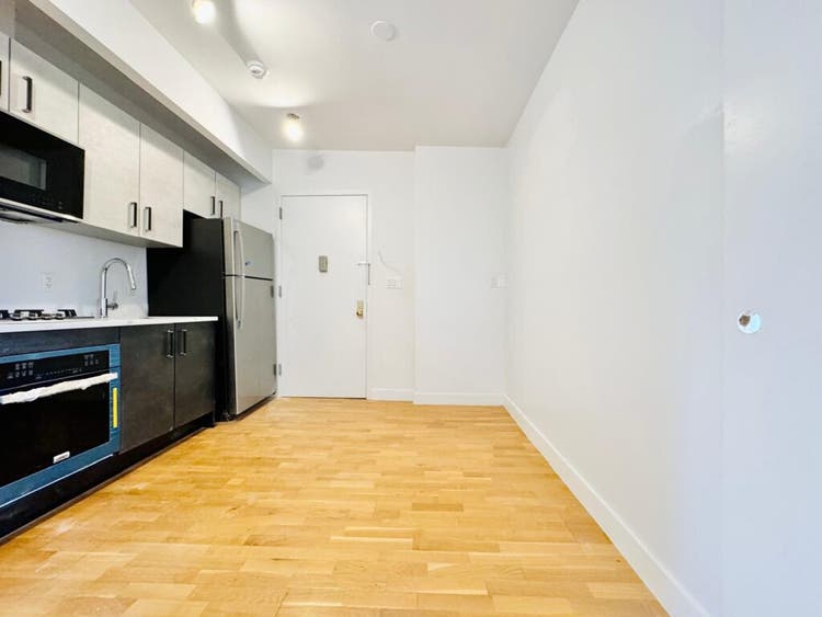 Dekalb Ave – Laundry + rooftop