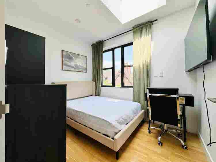 Dekalb Ave – Laundry + rooftop
