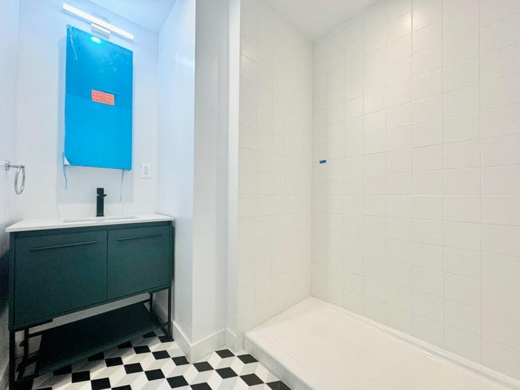 Dekalb Ave – Laundry + rooftop