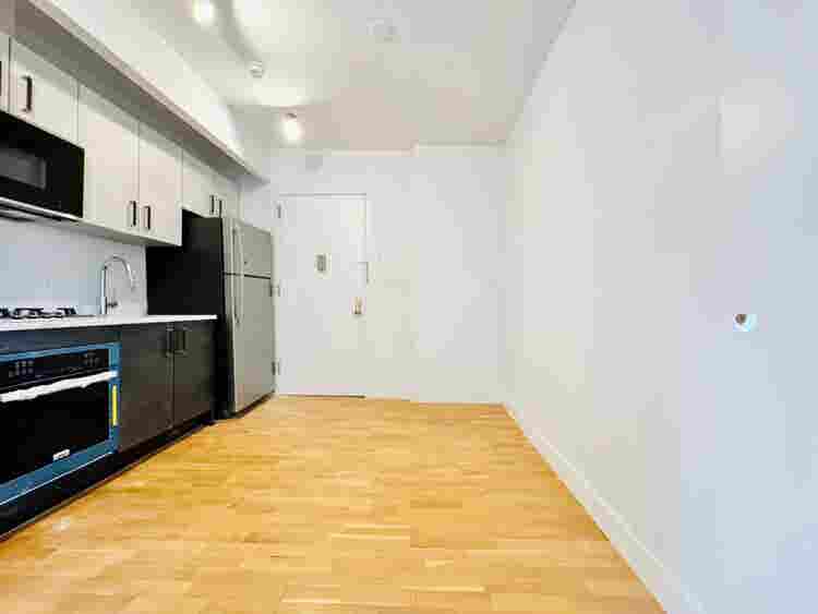 Dekalb Ave – Laundry + rooftop