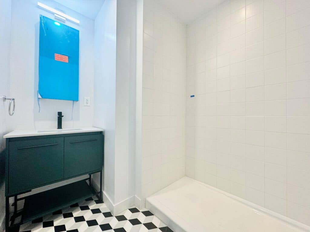 Dekalb Ave – Laundry + rooftop