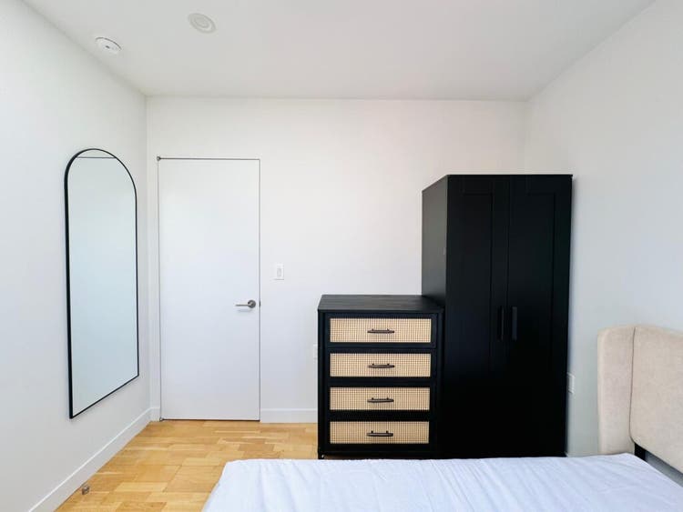 Dekalb Ave – Laundry + rooftop