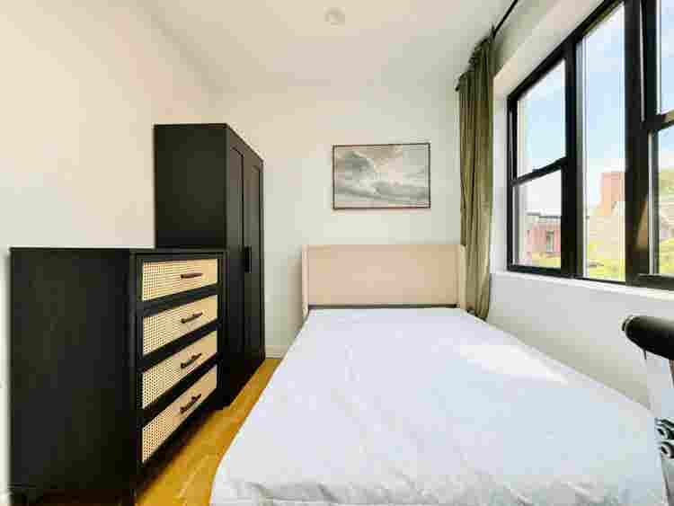 Dekalb Ave – Laundry + rooftop