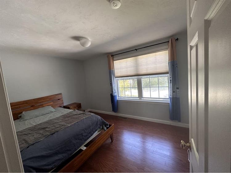 Looking for a female roommate