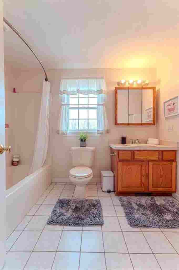 Looking for a female roommate