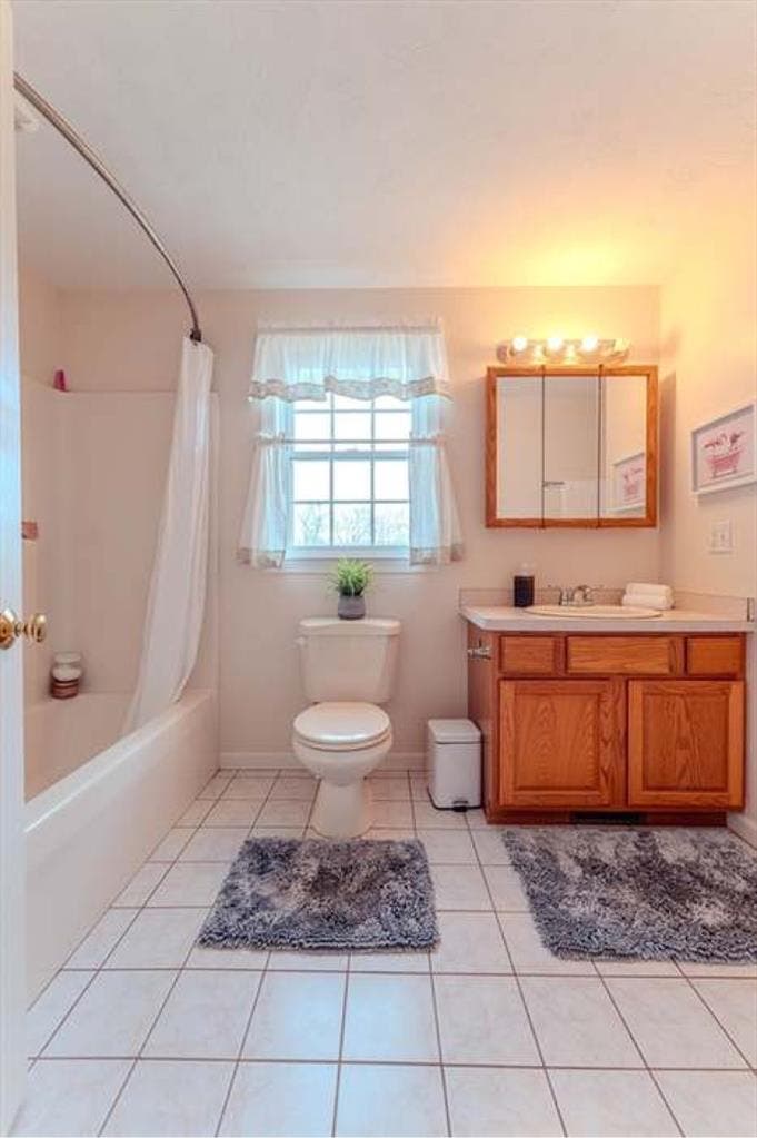 Looking for a female roommate
