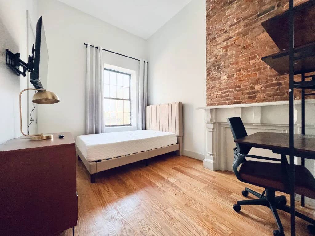 Myrtle Ave – (Williamsburg)