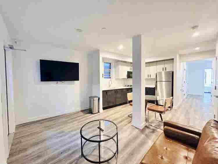 Vanderbilt Ave –