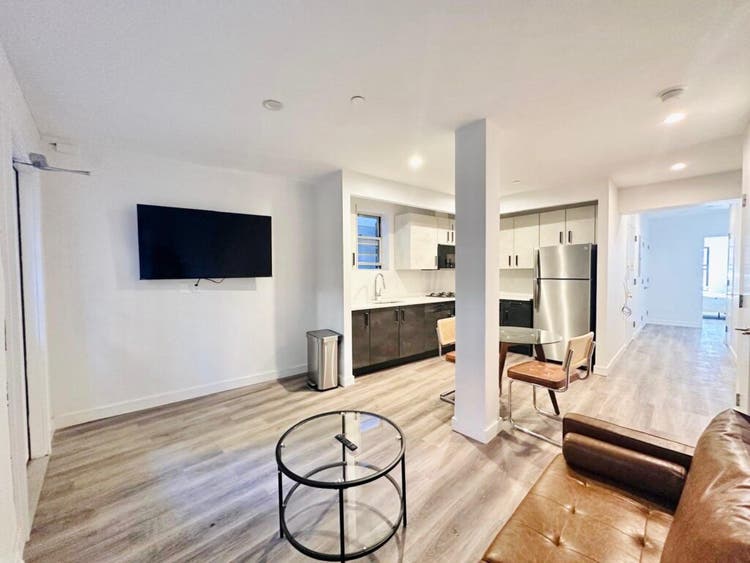 Vanderbilt Ave –