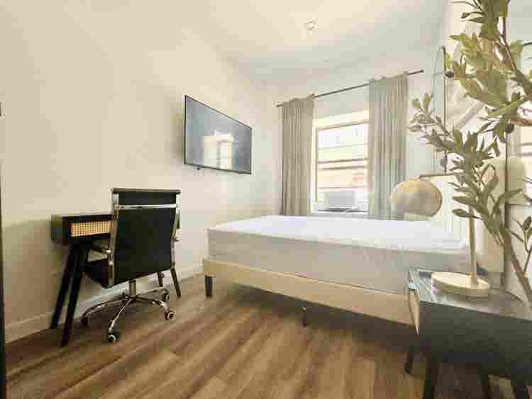 Vanderbilt Ave –
