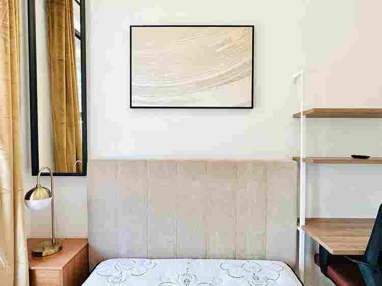 Jefferson Ave –(room w/ balcony)