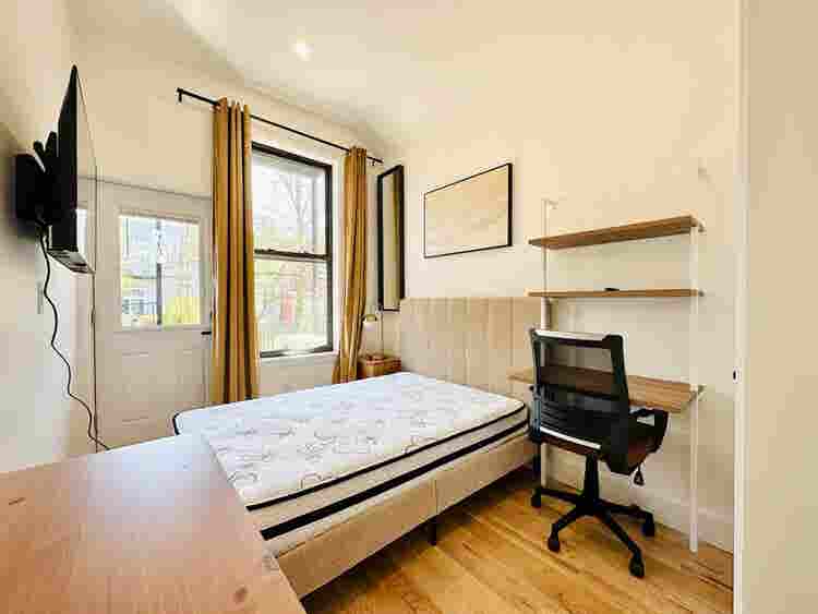 Jefferson Ave –(room w/ balcony)