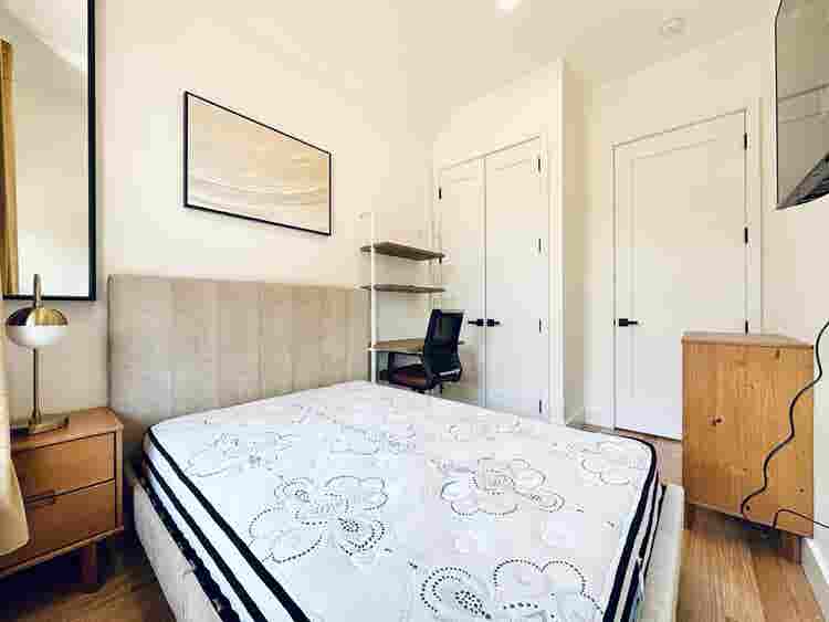 Jefferson Ave –(room w/ balcony)