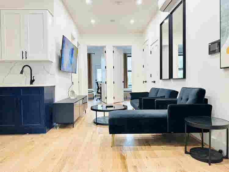 Jefferson Ave –(room w/ balcony)