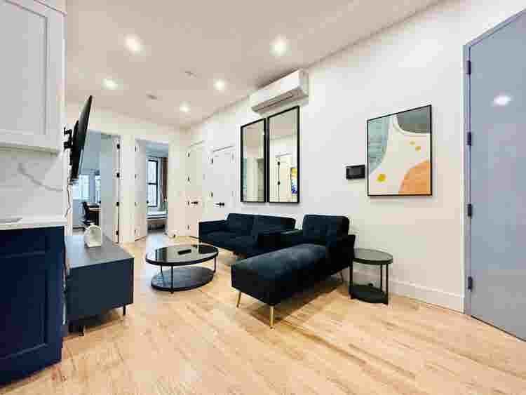 Jefferson Ave –(room w/ balcony)