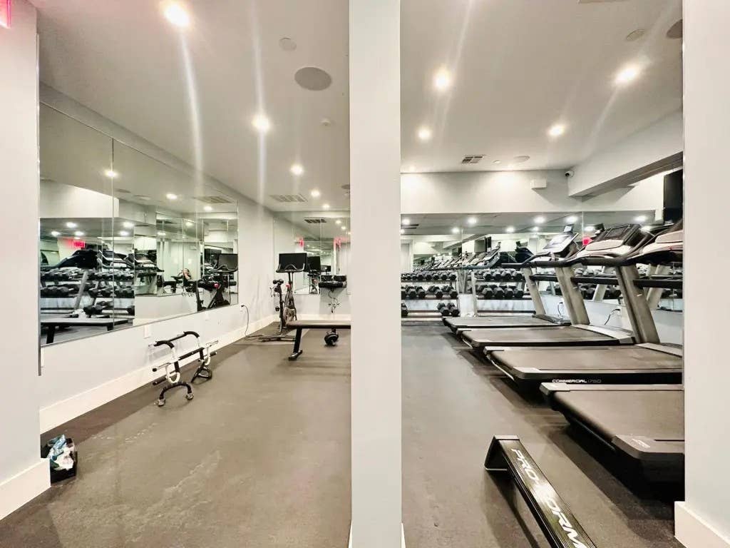 Madison St –(rooftop, gym, laundry)