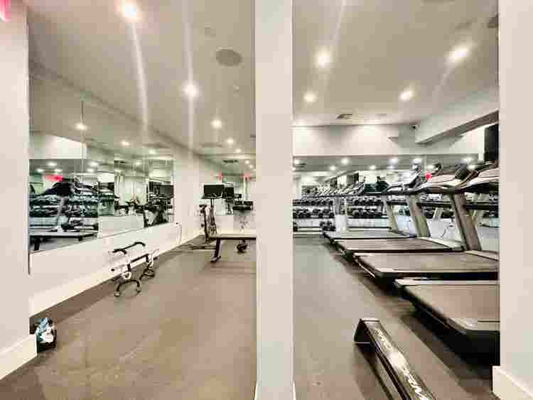 Madison St –(rooftop, gym, laundry)
