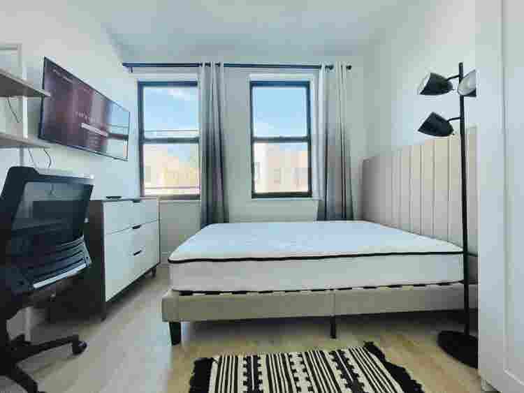 Madison St –(rooftop, gym, laundry)