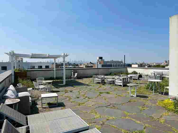 Madison St –(rooftop, gym, laundry)