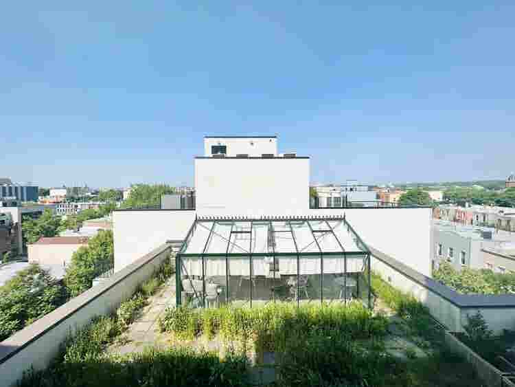 Madison St –(rooftop, gym, laundry)