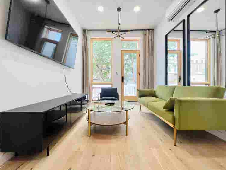 Winthrop St – w/ terrace + rooftop