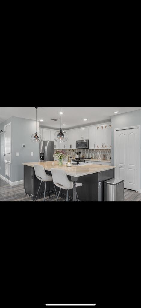 5 bedroom home! 5 rooms available
