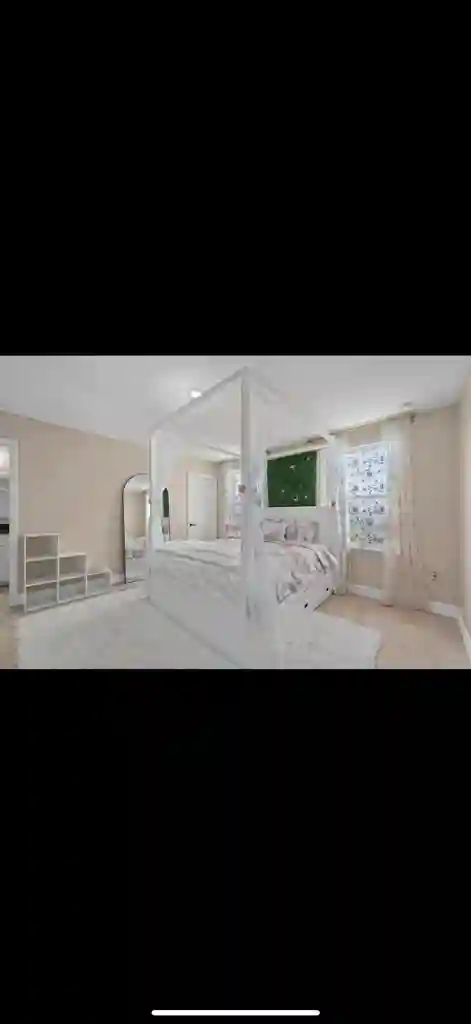 5 bedroom home! 5 rooms available