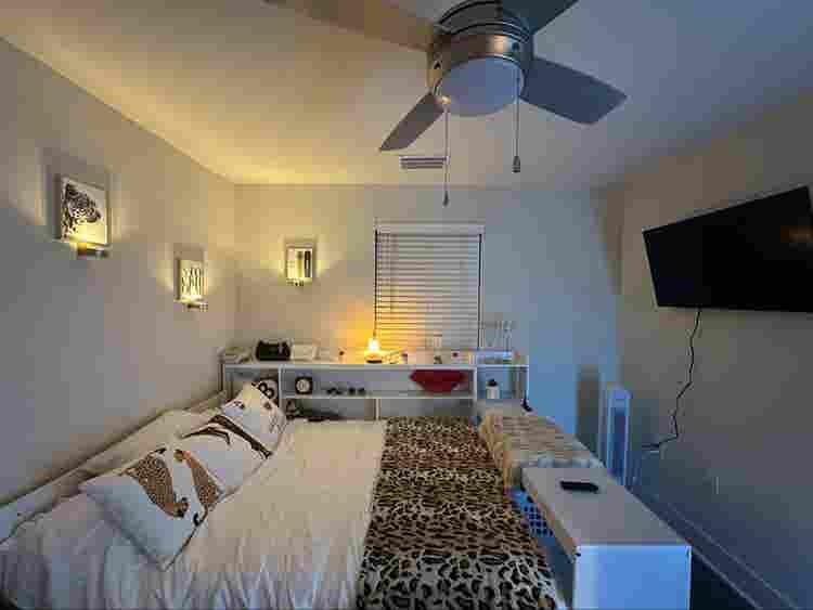 Large room w/  bathroom