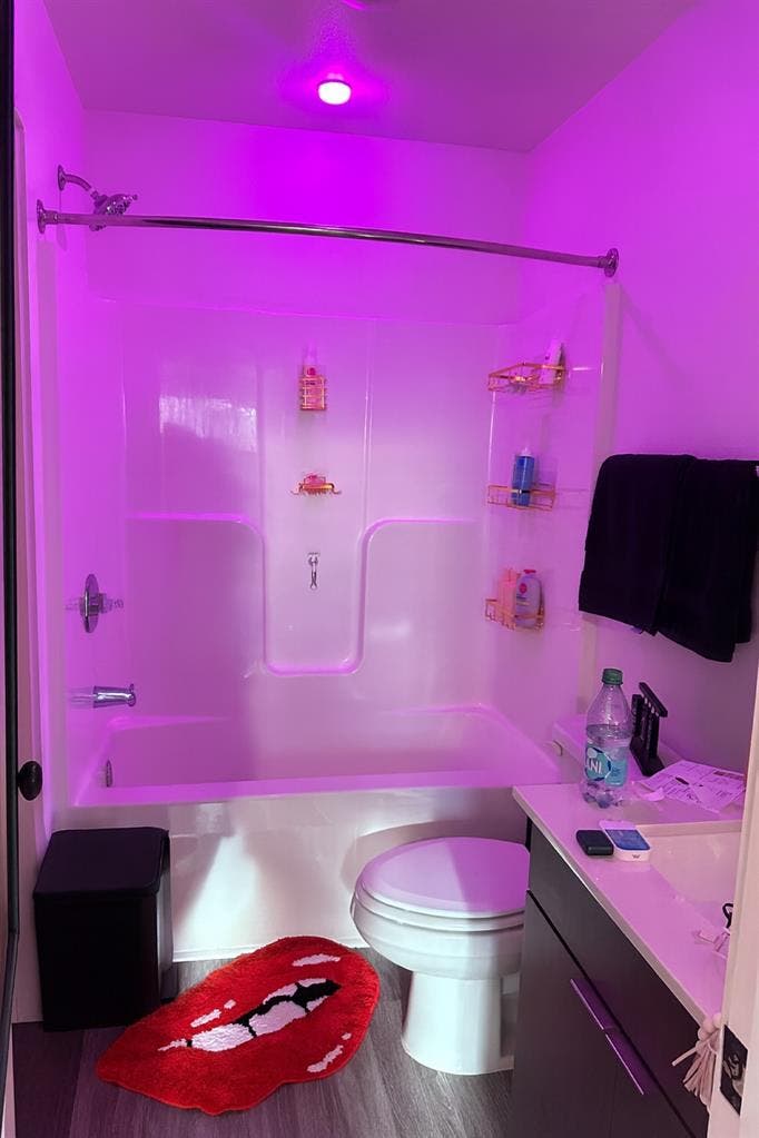 Large room w/  bathroom