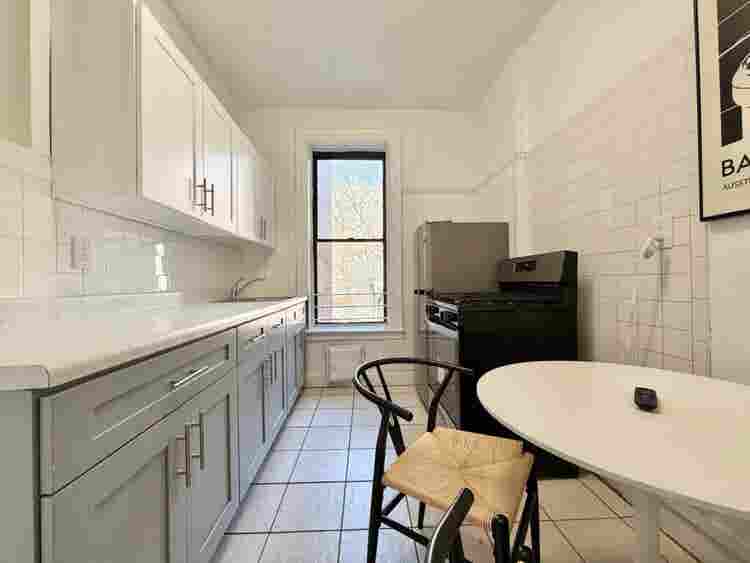 Lenox Rd –762 Huge bedroom