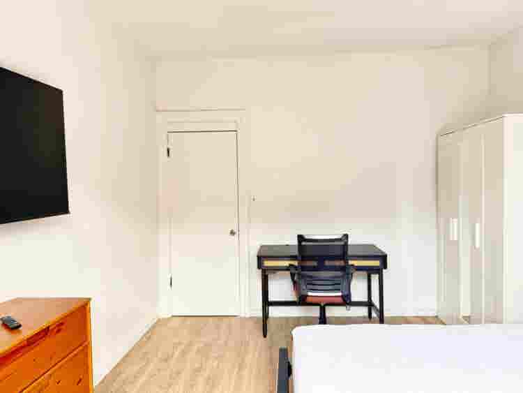 Lenox Rd –762 Huge bedroom