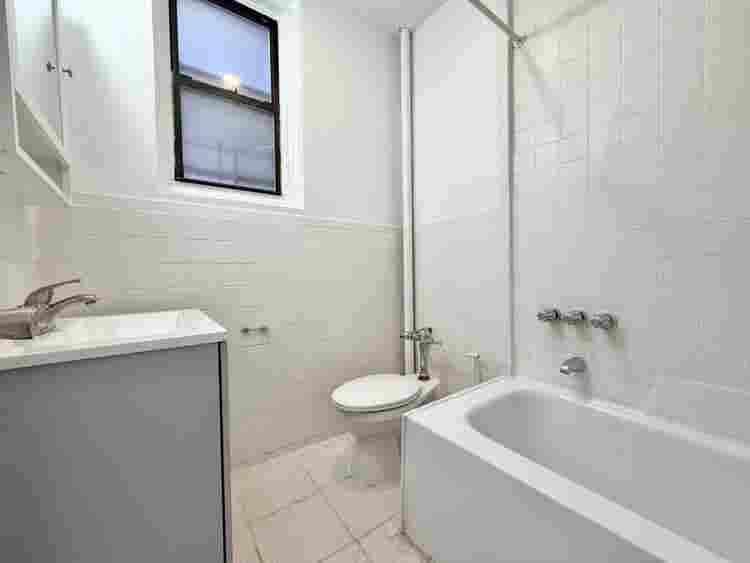 Lenox Rd –762 Huge bedroom
