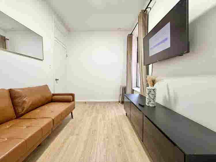 Lenox Rd –762 Huge bedroom