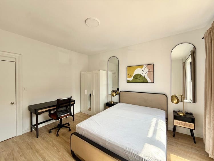 Lenox Rd –762 Huge bedroom