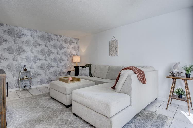 Looking for quiet female roommate
