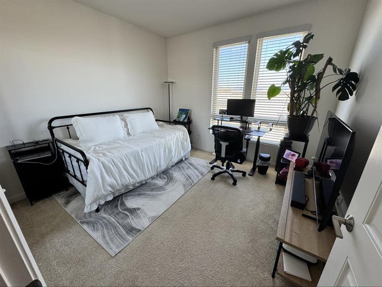 Private Room & Bathroom for Rent