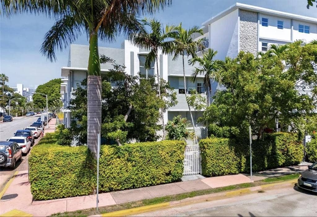 Bright South Beach One Bedroom