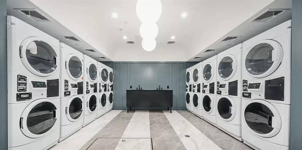 Room in Downtown BK Luxury Building