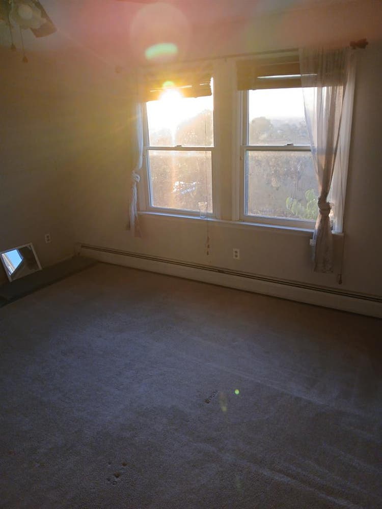 1 room available in br house