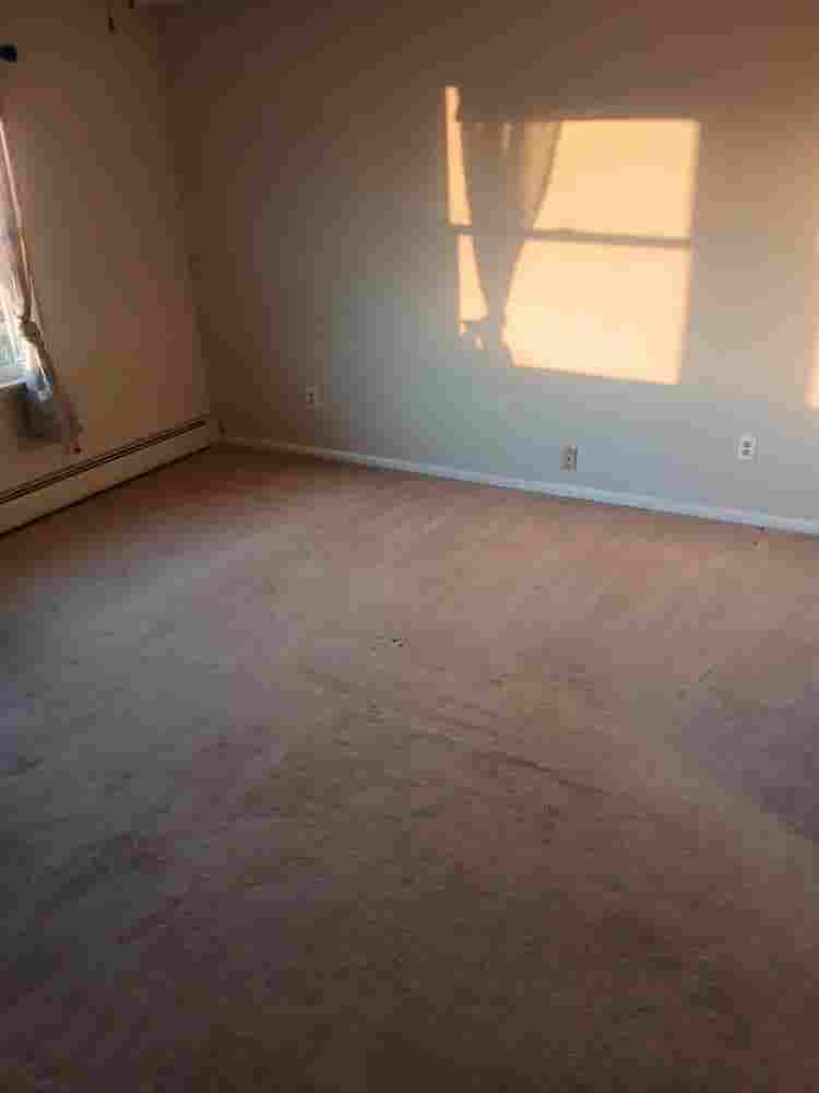 1 room available in br house